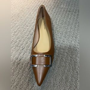 Patent leather metal buckle pointed toe flats